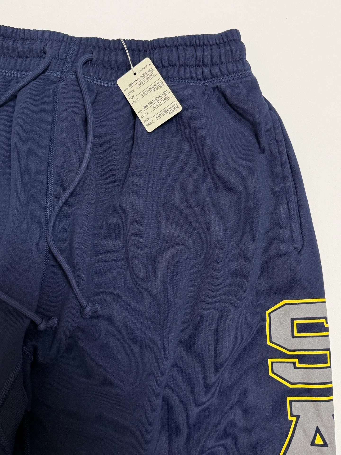 SAINT Mxxxxxx SWEAT PANTS/SAINT/NVY Reflective SAINT sweatpants Blue S-XL Original mold opening Loose tailoring Four needles and six lines boneless technology Top printing technology 3M reflective paste The best reflective effect in the industry Correct version Original consistent main mark/wash mark/cherub anti-counterfeiting